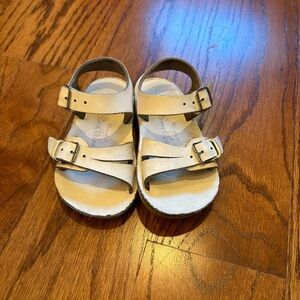 Little kid white sun san sea wees sandals